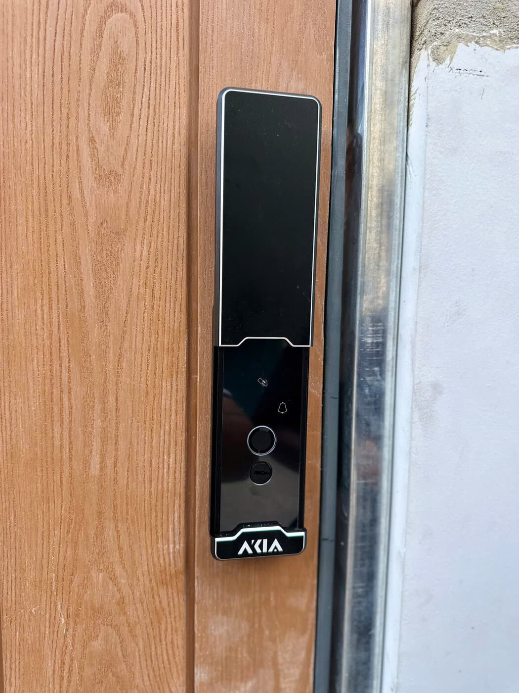Khoá điện tử lắp cửa gỗ — công trình thực tế doorlock.vn