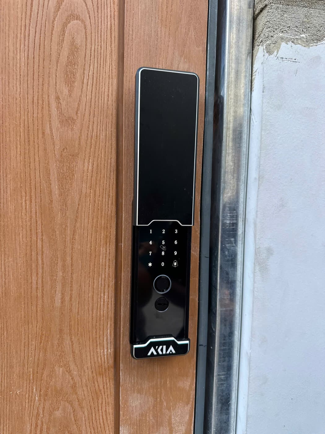 Khoá điện tử lắp cửa gỗ — công trình thực tế doorlock.vn