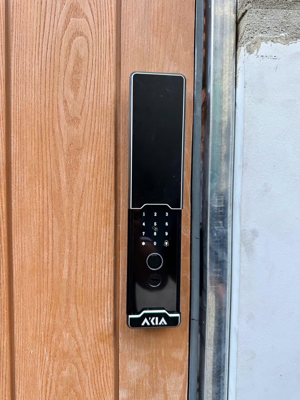 Khoá điện tử lắp cửa gỗ — công trình thực tế doorlock.vn