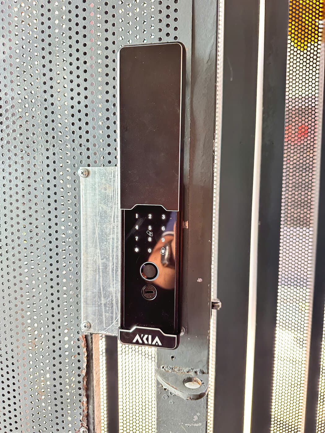 Khoá điện tử lắp cửa thép, cổng — công trình thực tế doorlock.vn