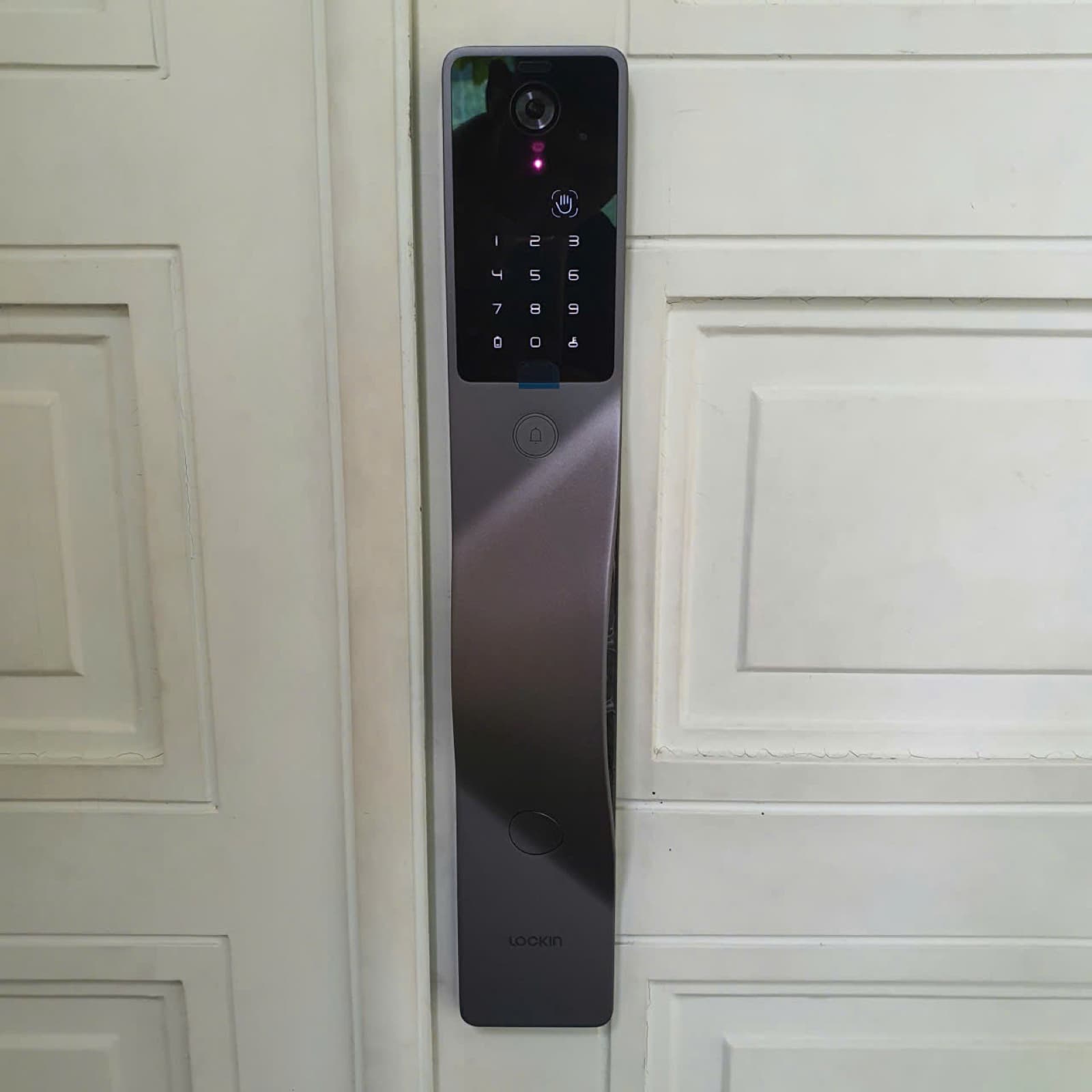 Khoá điện tử lắp cửa gỗ — công trình thực tế doorlock.vn (03/06/2026)
