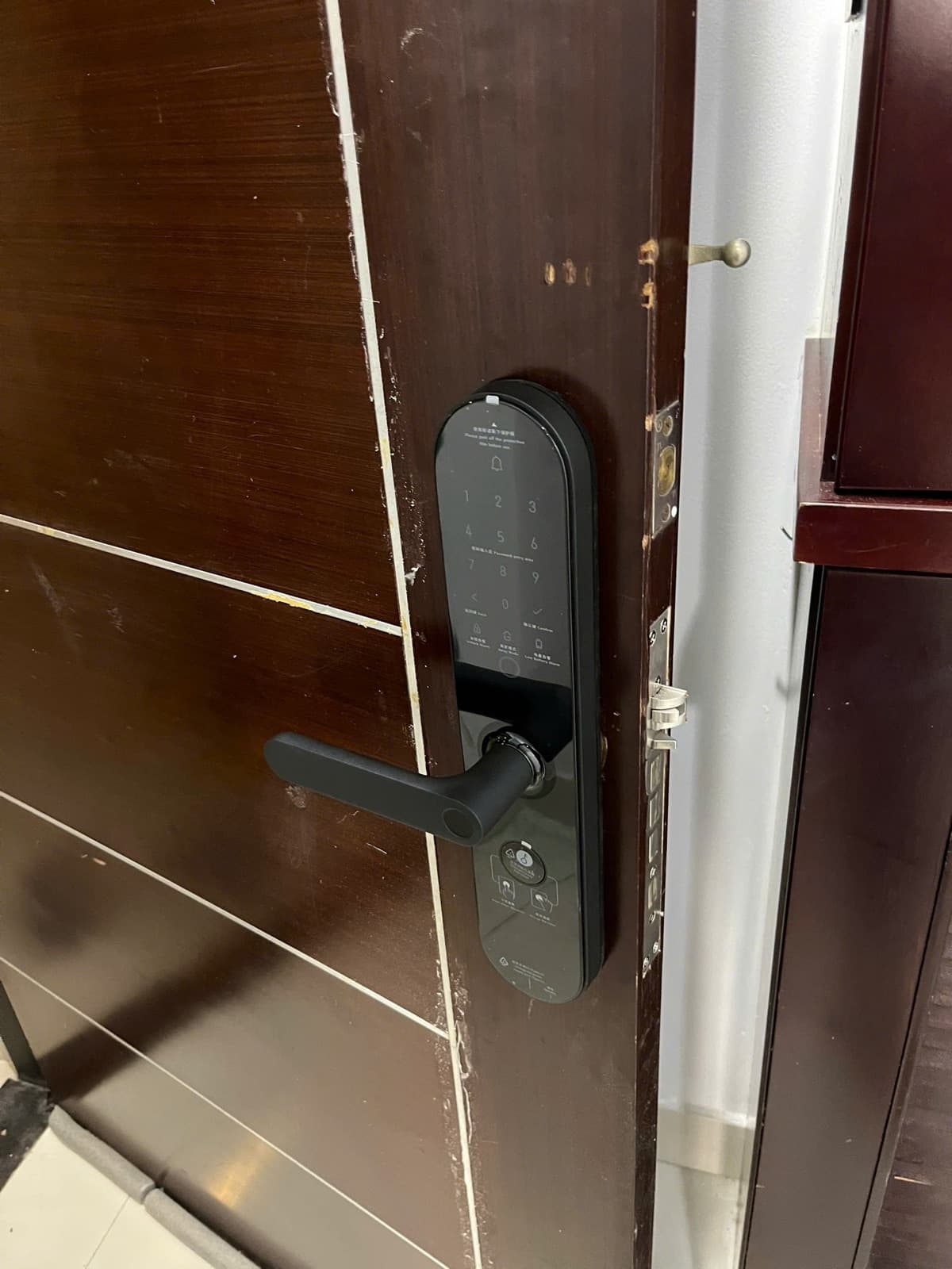 Khoá điện tử lắp cửa gỗ — công trình thực tế doorlock.vn (03/06/2026)