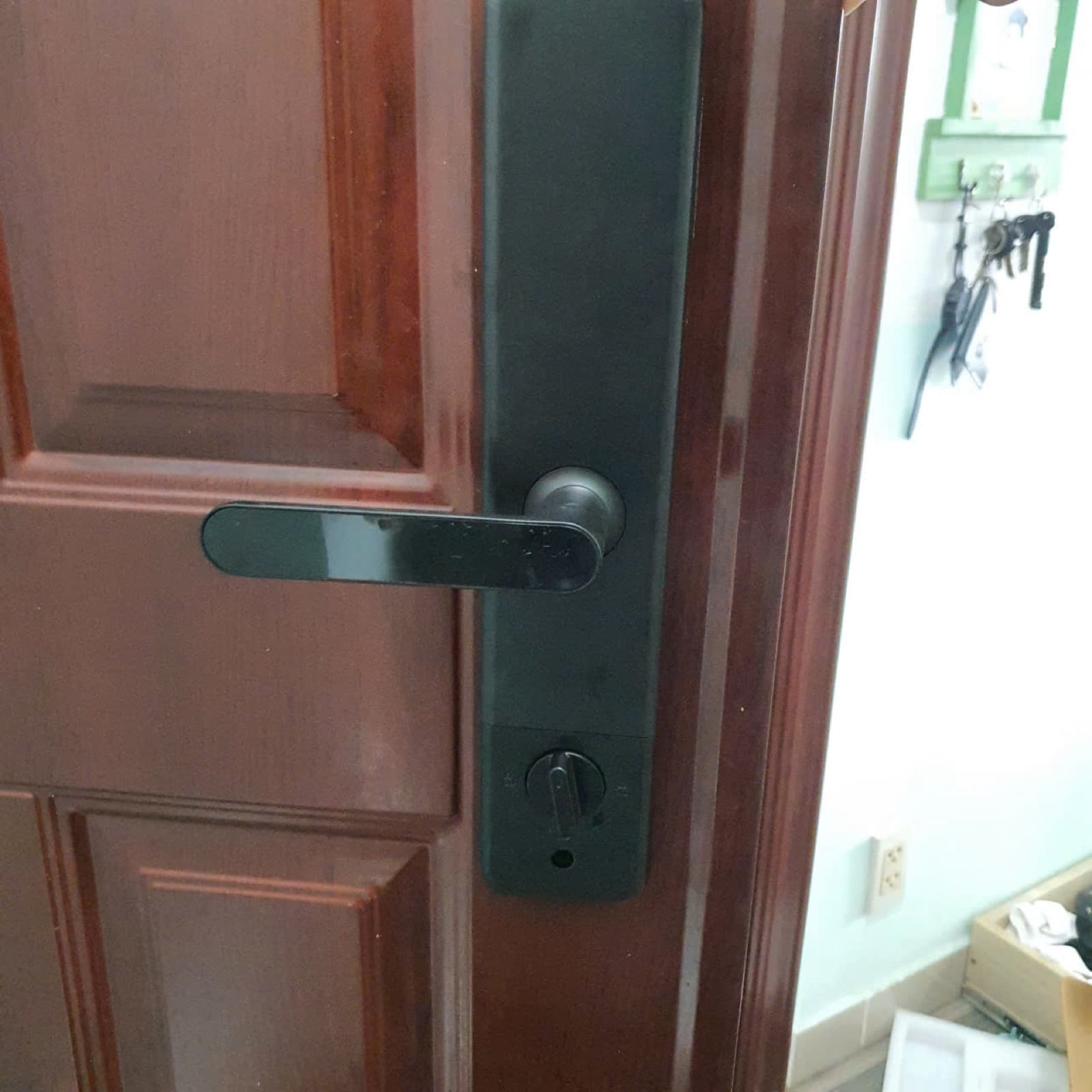Khoá điện tử lắp cửa gỗ — công trình thực tế doorlock.vn (12/06/2026)
