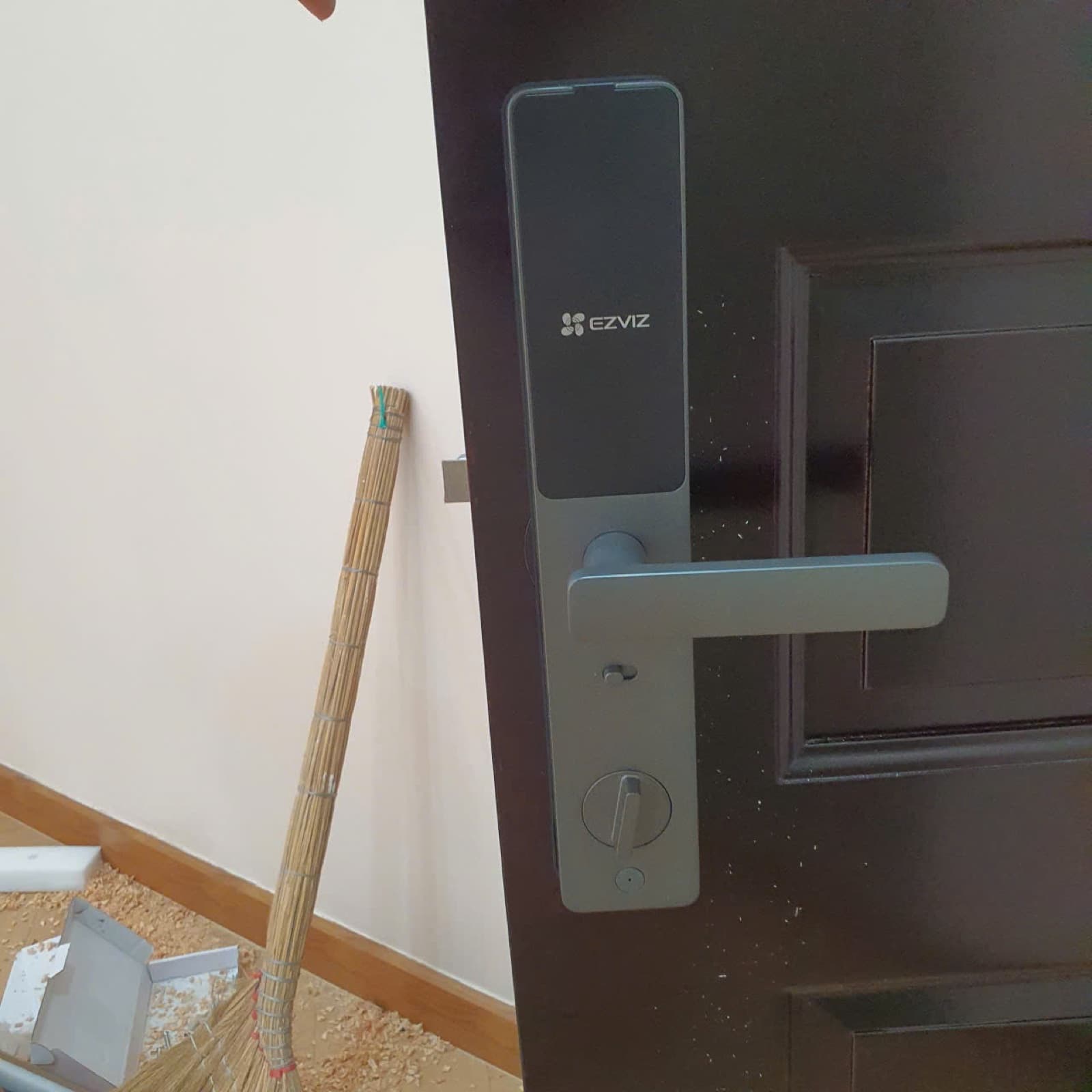 Khoá điện tử lắp cửa gỗ — công trình thực tế doorlock.vn (12/06/2026)