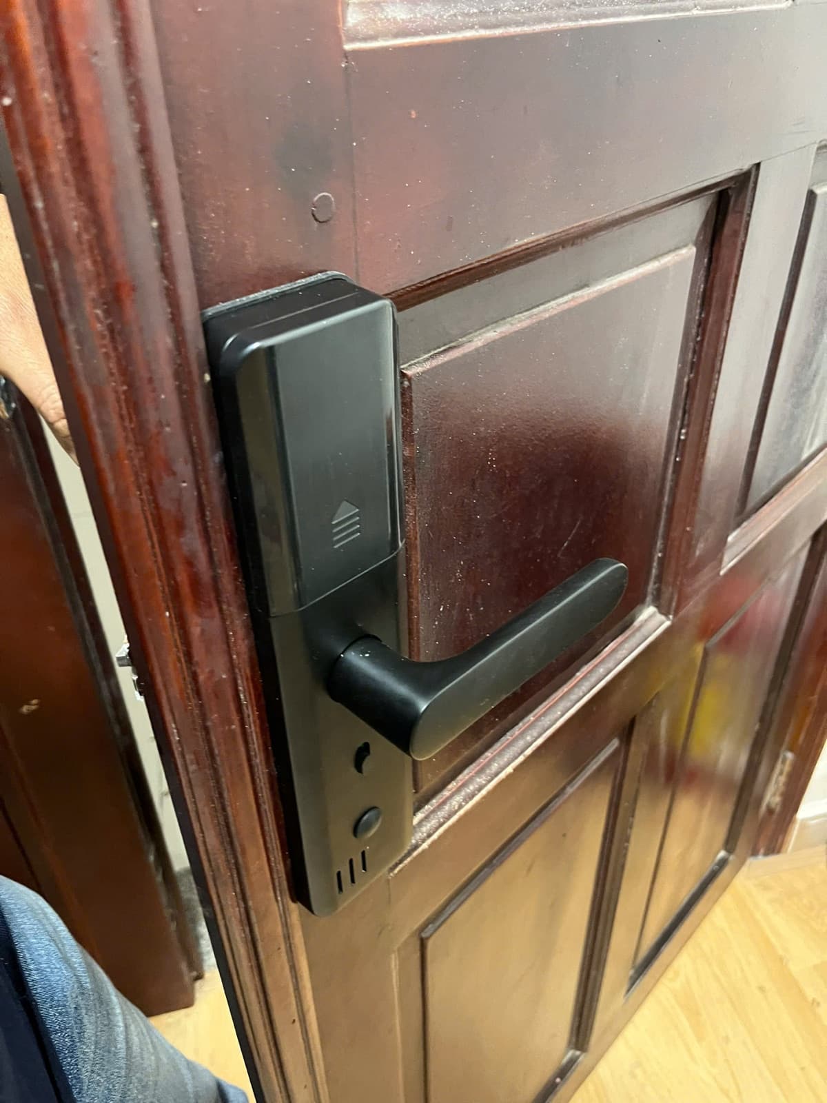 Khoá điện tử lắp cửa gỗ — công trình thực tế doorlock.vn (19/06/2026)