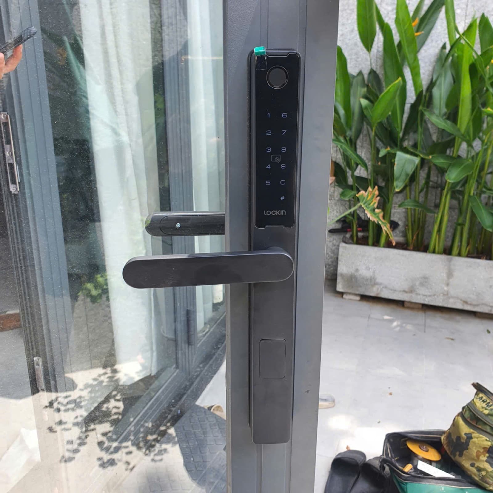 Khoá điện tử lắp cửa gỗ — công trình thực tế doorlock.vn (19/06/2026)