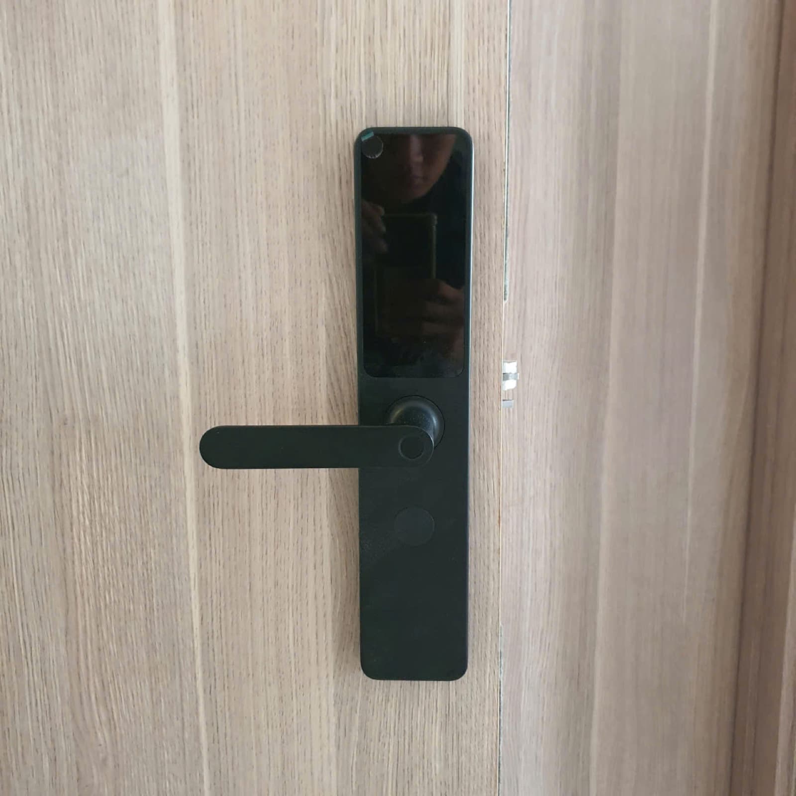 Khoá điện tử lắp cửa gỗ — công trình thực tế doorlock.vn (01/07/2026)