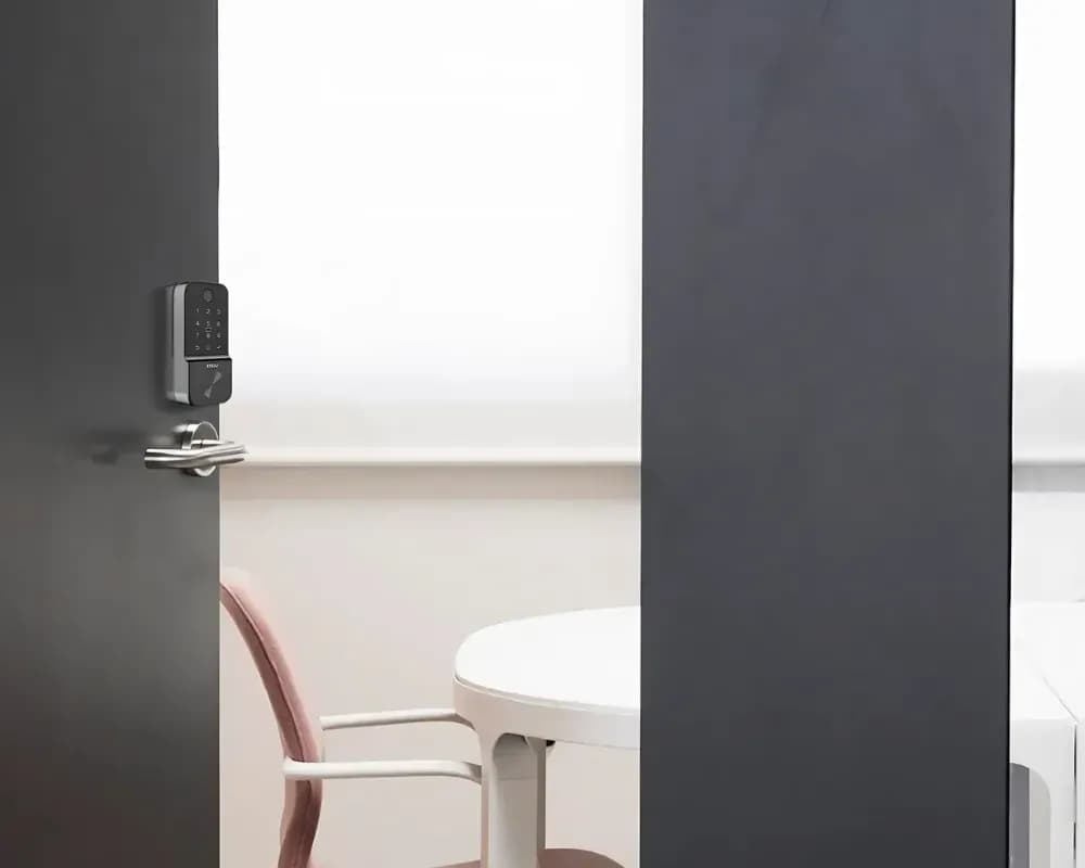 Lắp khóa Imou Cubo 1 - Văn phòng công ty tại Quận 1