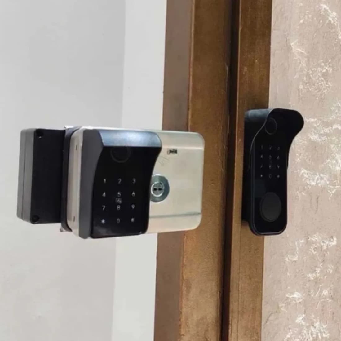 Chi tiết khóa cổng vân tay AKIA N1