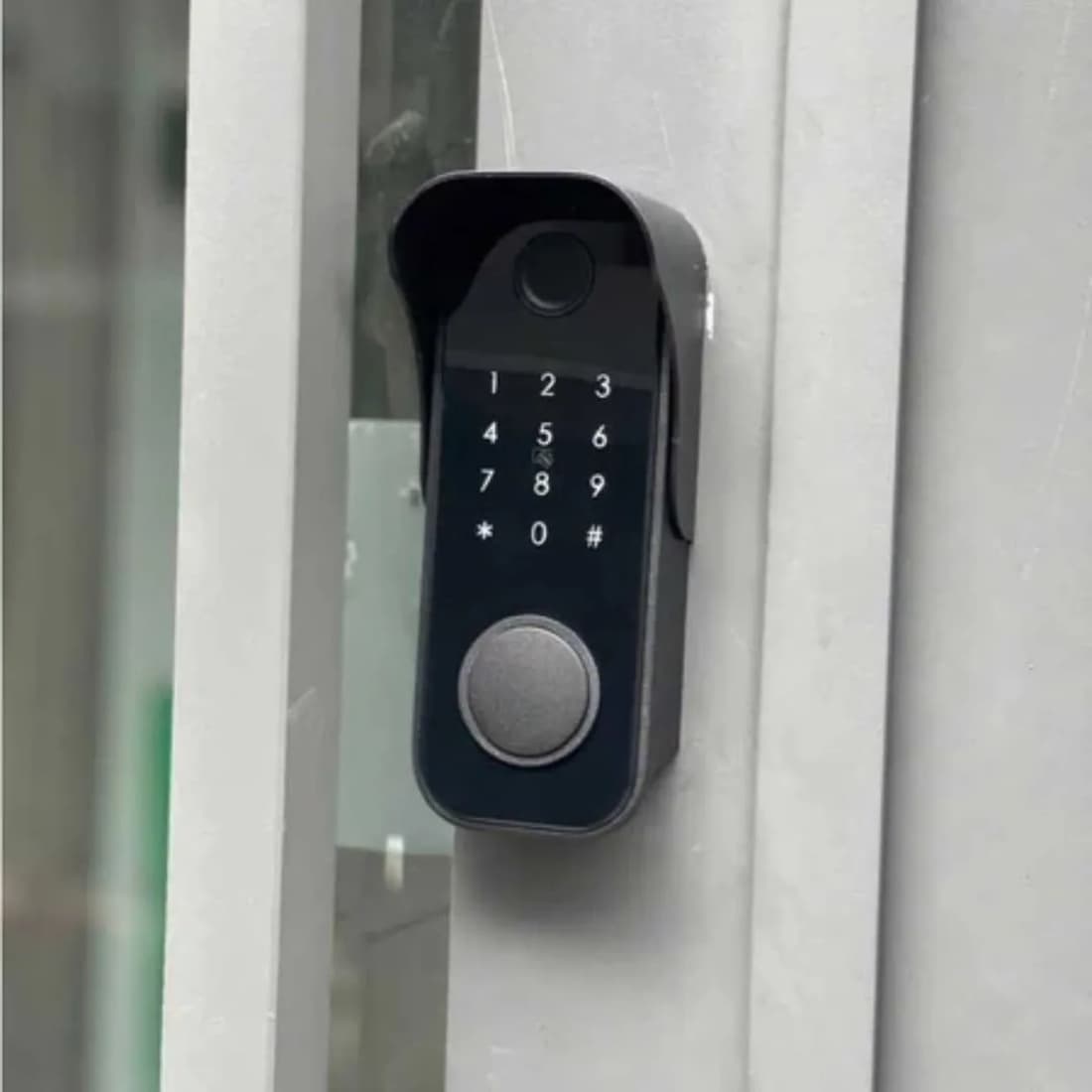 Khóa cổng vân tay AKIA N1 lắp thực tế trên cổng