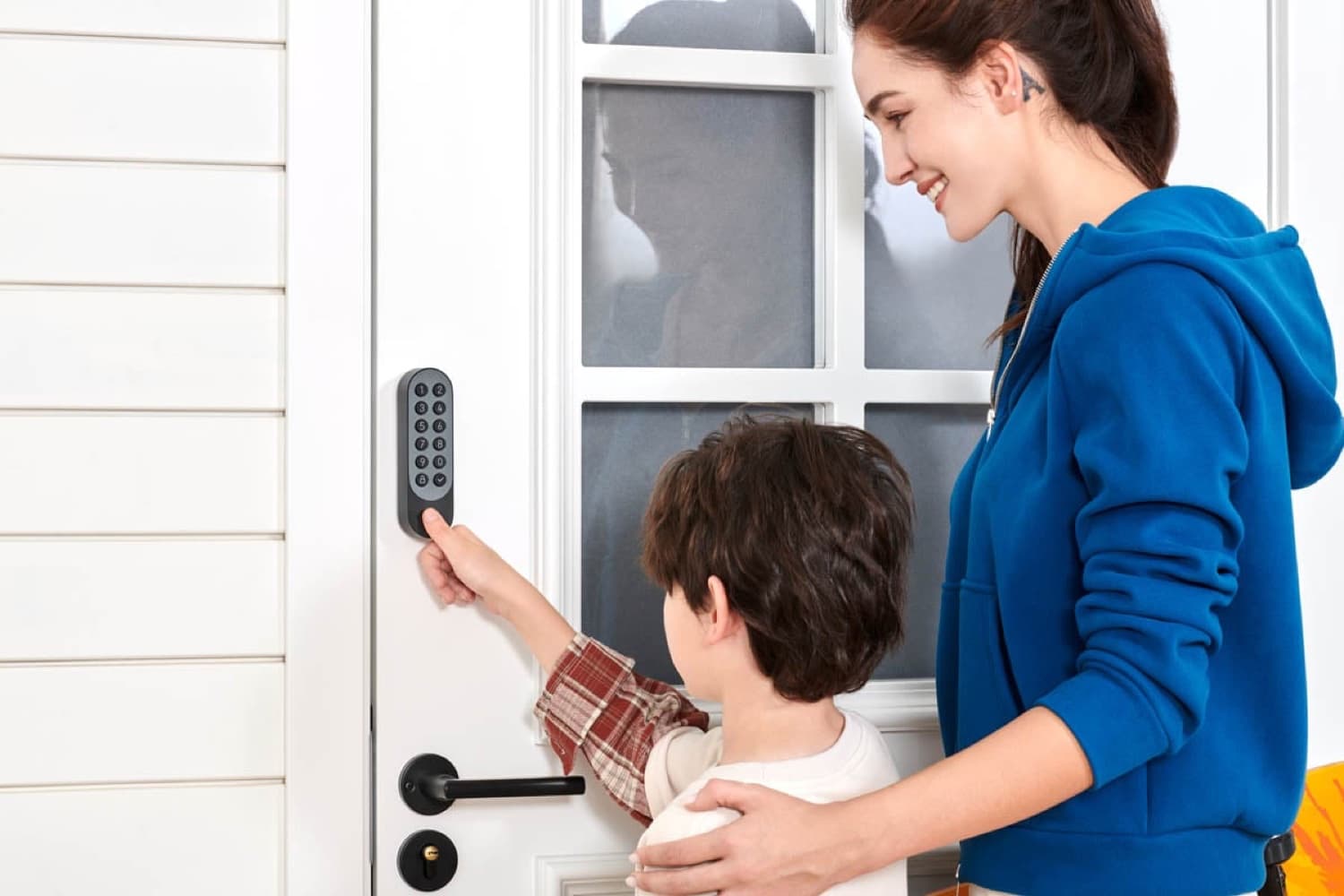 Mở khóa Aqara U200 bằng mã số trên bàn phím cảm ứng