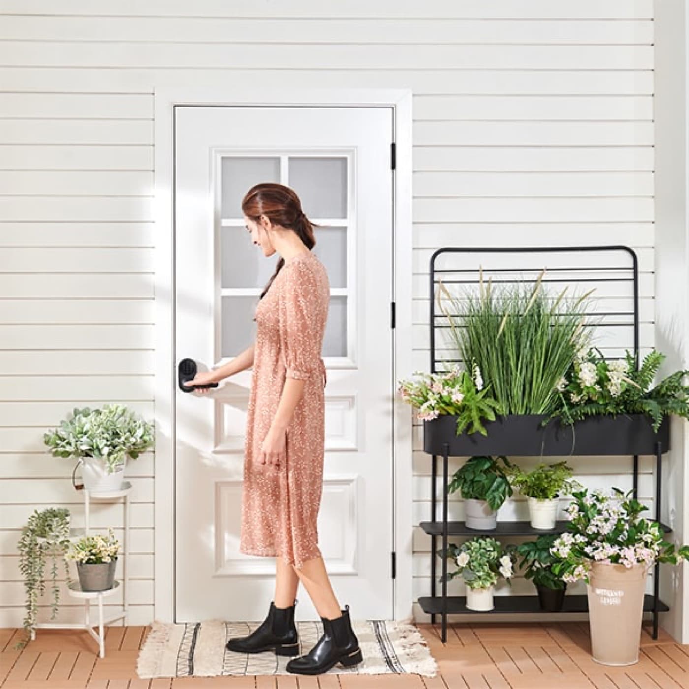 Khóa vân tay Aqara U300 lắp trên cửa nhà