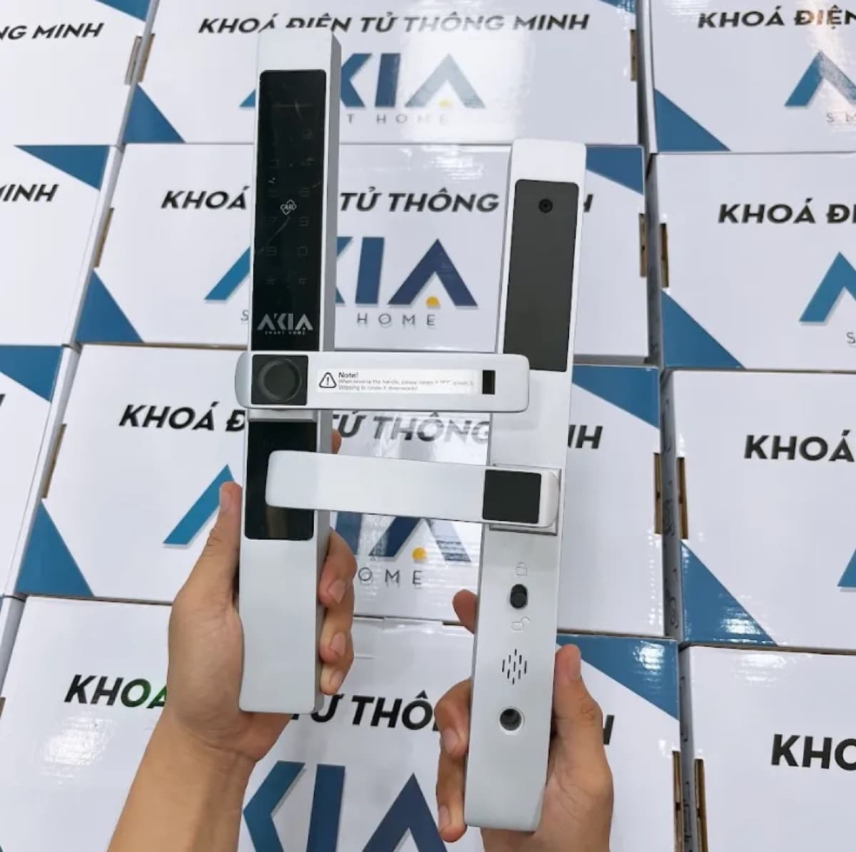 Khóa vân tay AKIA S610 phiên bản màu trắng/bạc, mặt trước và mặt sau