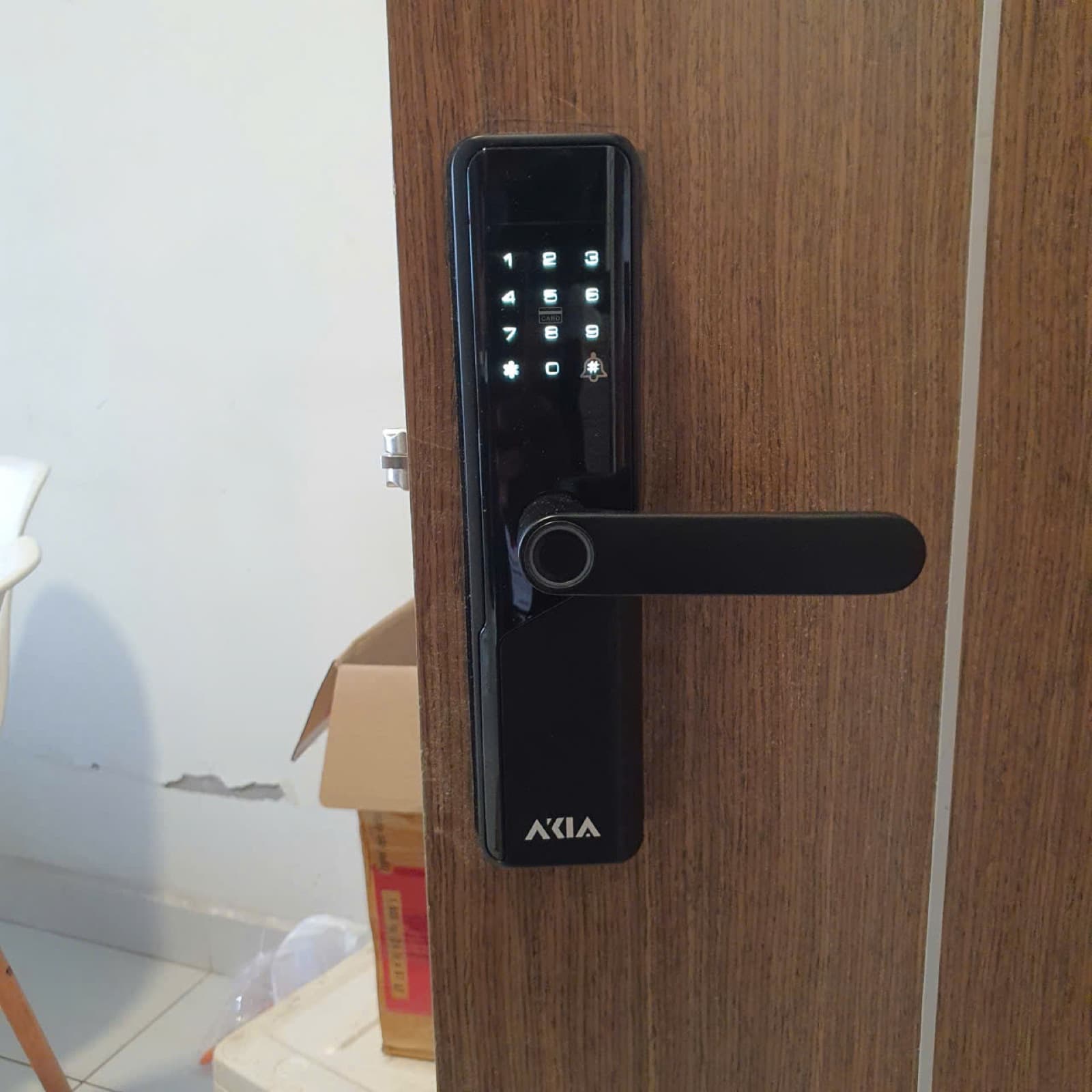 Khoá điện tử lắp cửa nhôm kính — công trình thực tế doorlock.vn (08/06/2026)