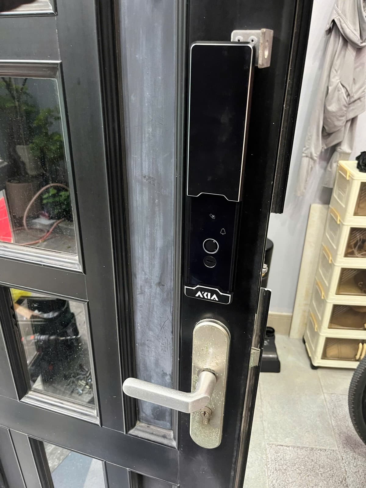 Khoá điện tử lắp cửa nhôm kính — công trình thực tế doorlock.vn (25/06/2026)