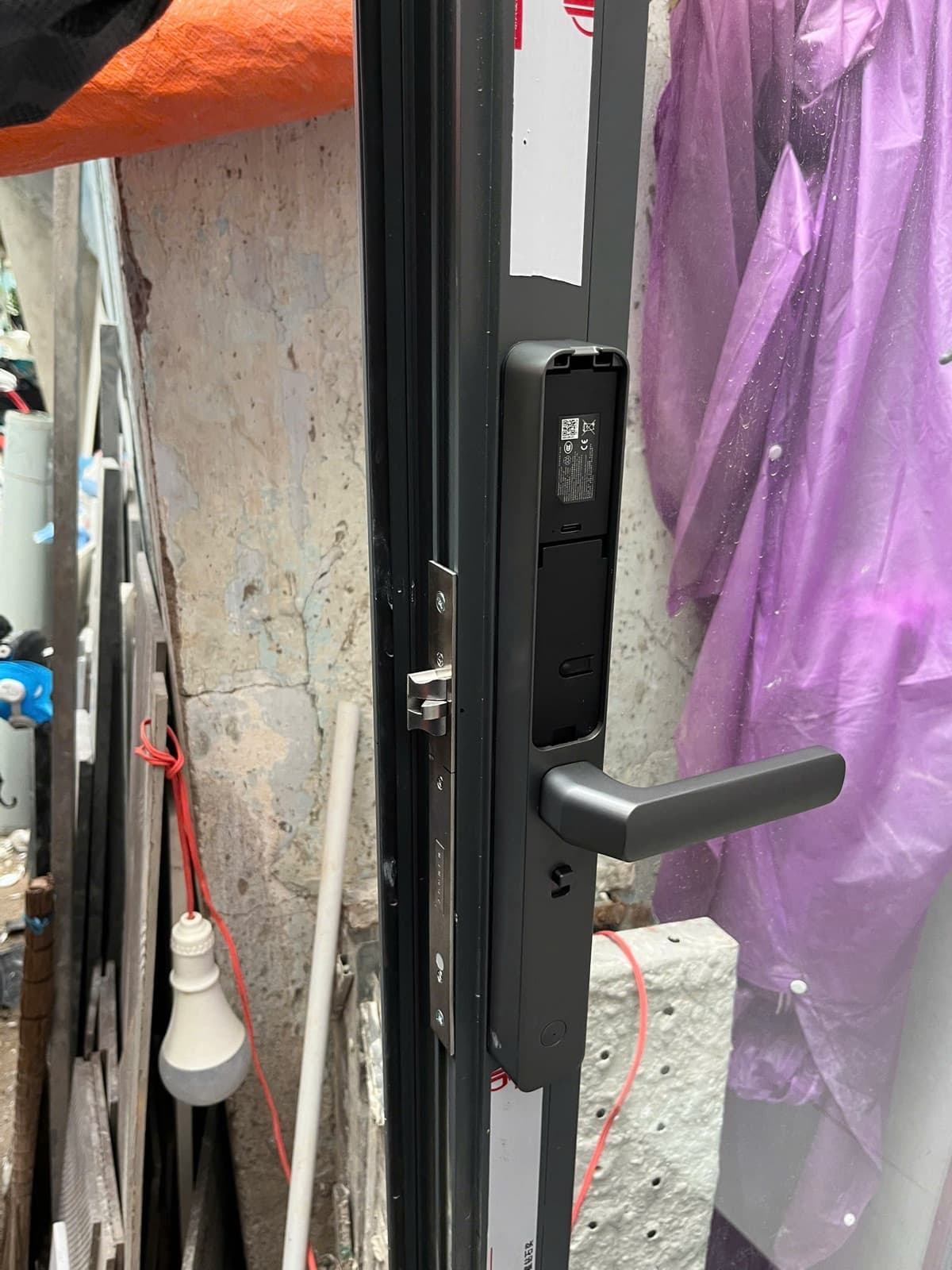 Khoá điện tử lắp cửa thép / cổng — công trình thực tế doorlock.vn (06/06/2026)