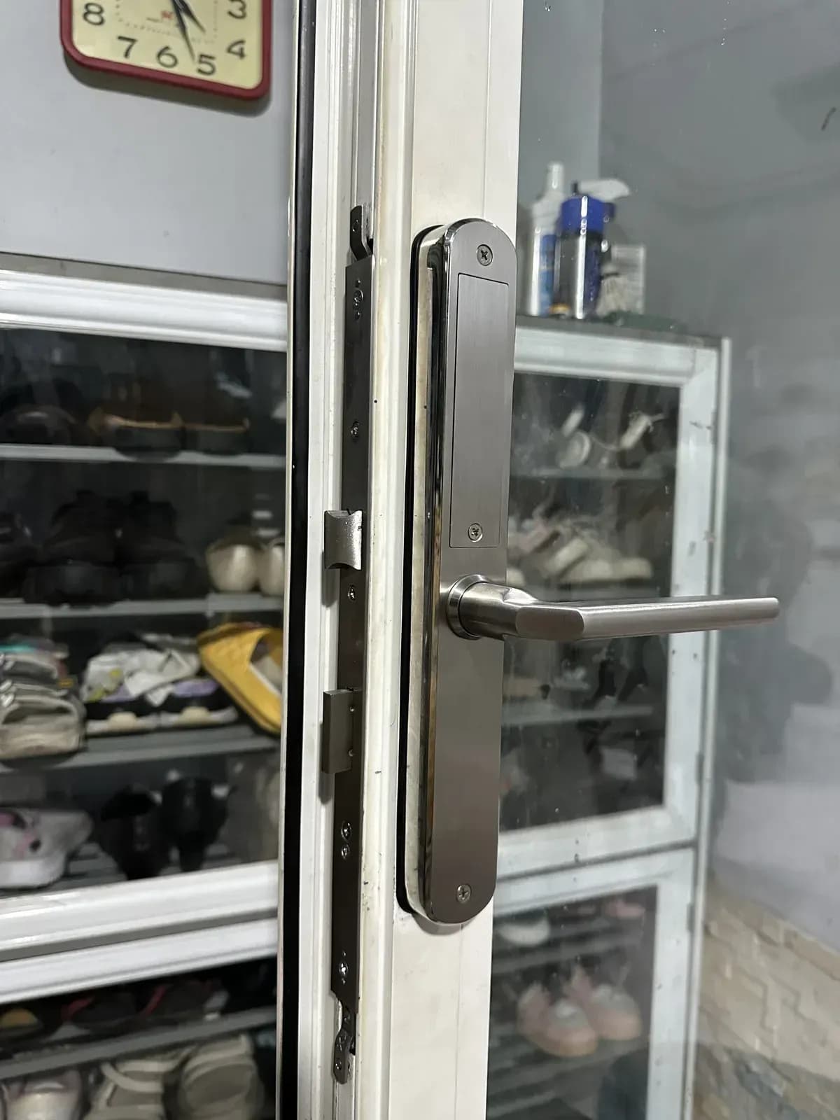 Khóa cửa lùa cần giải pháp chuyên biệt