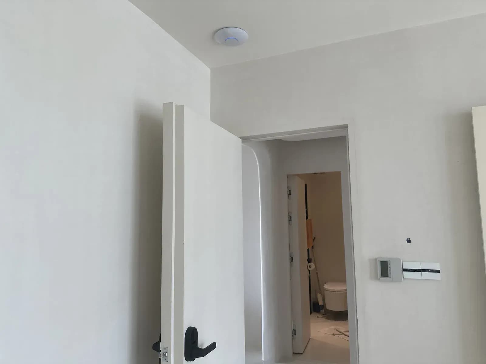 Khóa phát tiếng kêu lạ: Có nguy hiểm không? Nguyên nhân và cách xử lý
