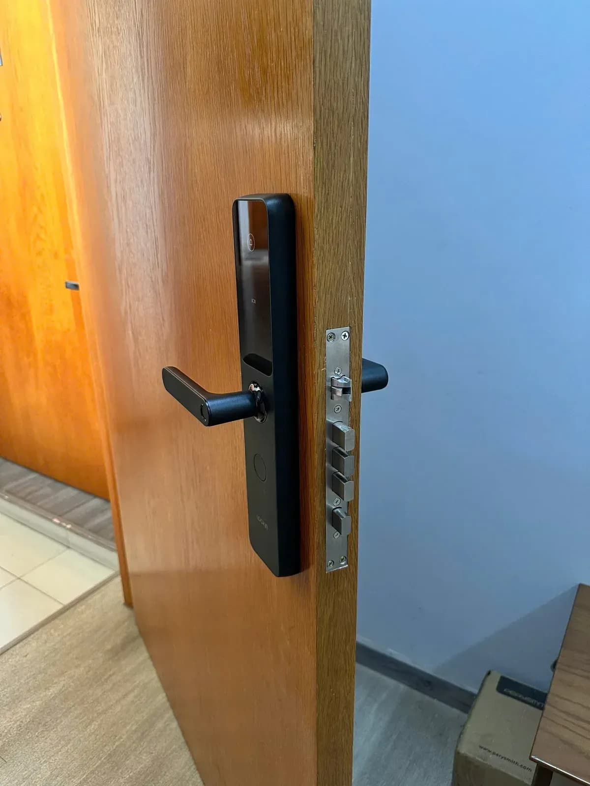 Khóa vân tay Lockin X9 Pro lắp trên cửa gỗ - thực tế công trình